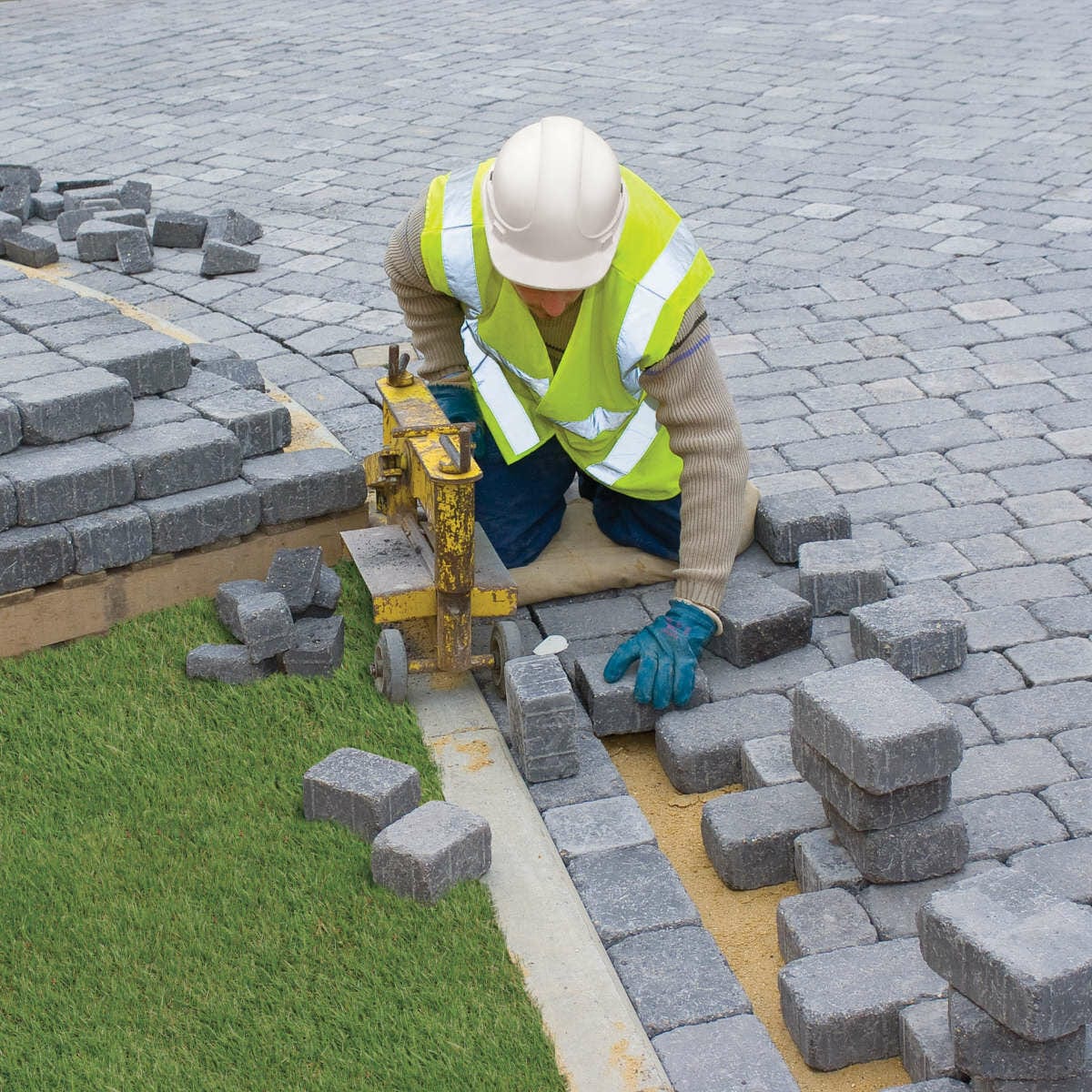 Brett Alpha Antique Block Paving - Charcoal - Image 2