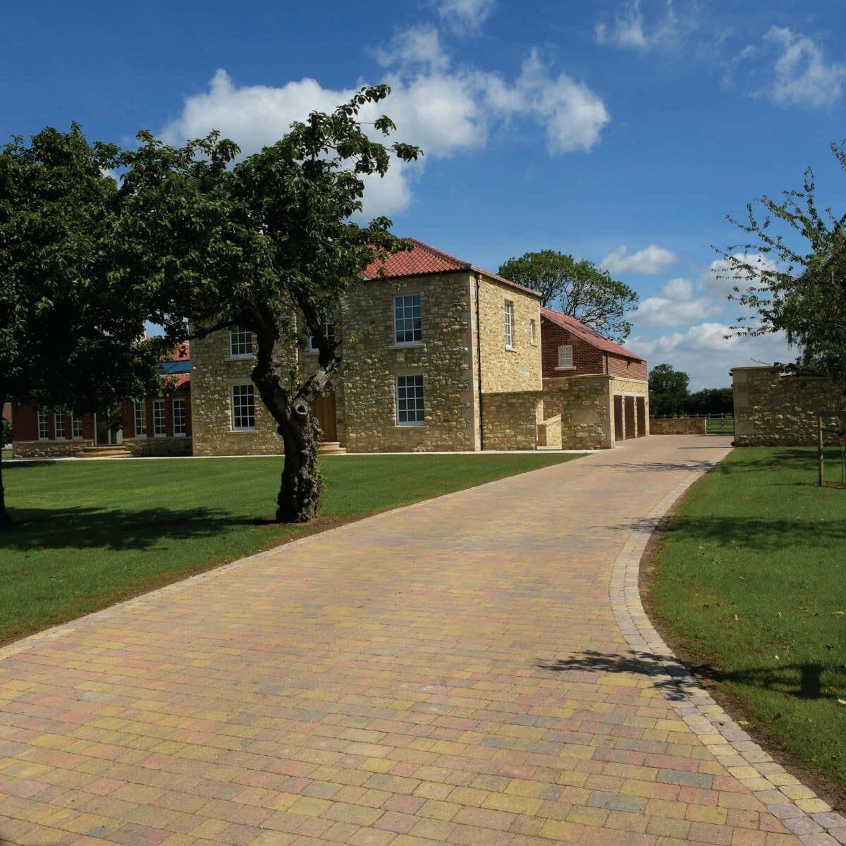 Brett Alpha Antique / Trio Block Paving - Autumn Gold - Image 4
