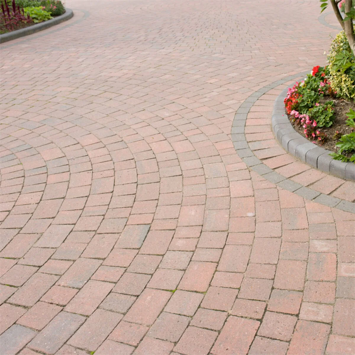 Brett Alpha Antique / Trio Block Paving - Brindle
