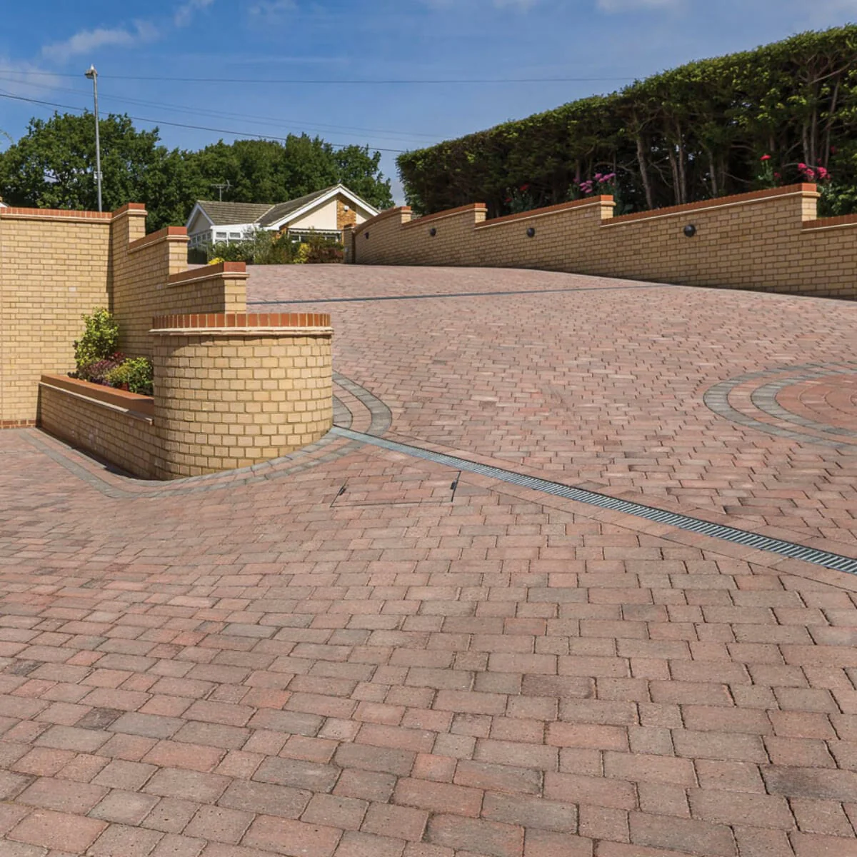 Brett Alpha Antique / Trio Block Paving - Brindle - Image 3