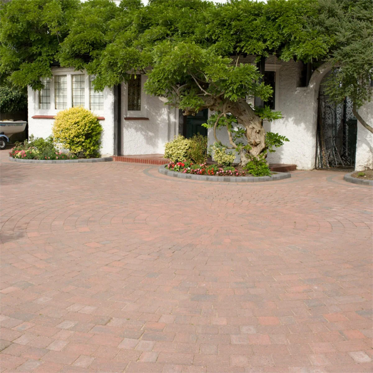 Brett Alpha Antique / Trio Block Paving - Brindle - Image 4