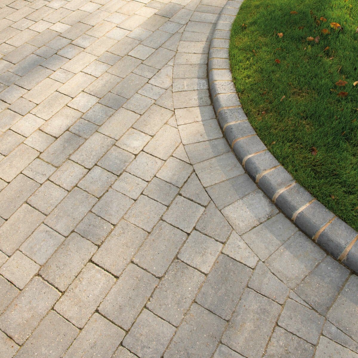 Brett Alpha Antique / Trio Block Paving - Silver Haze - Image 3