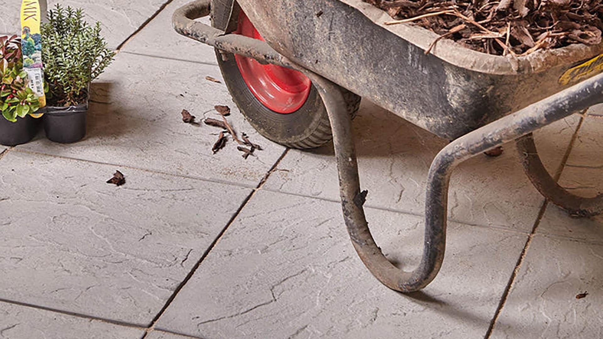 Brett Paving Concrete Stamford Riven Charcoal Paving slabs - Image 3