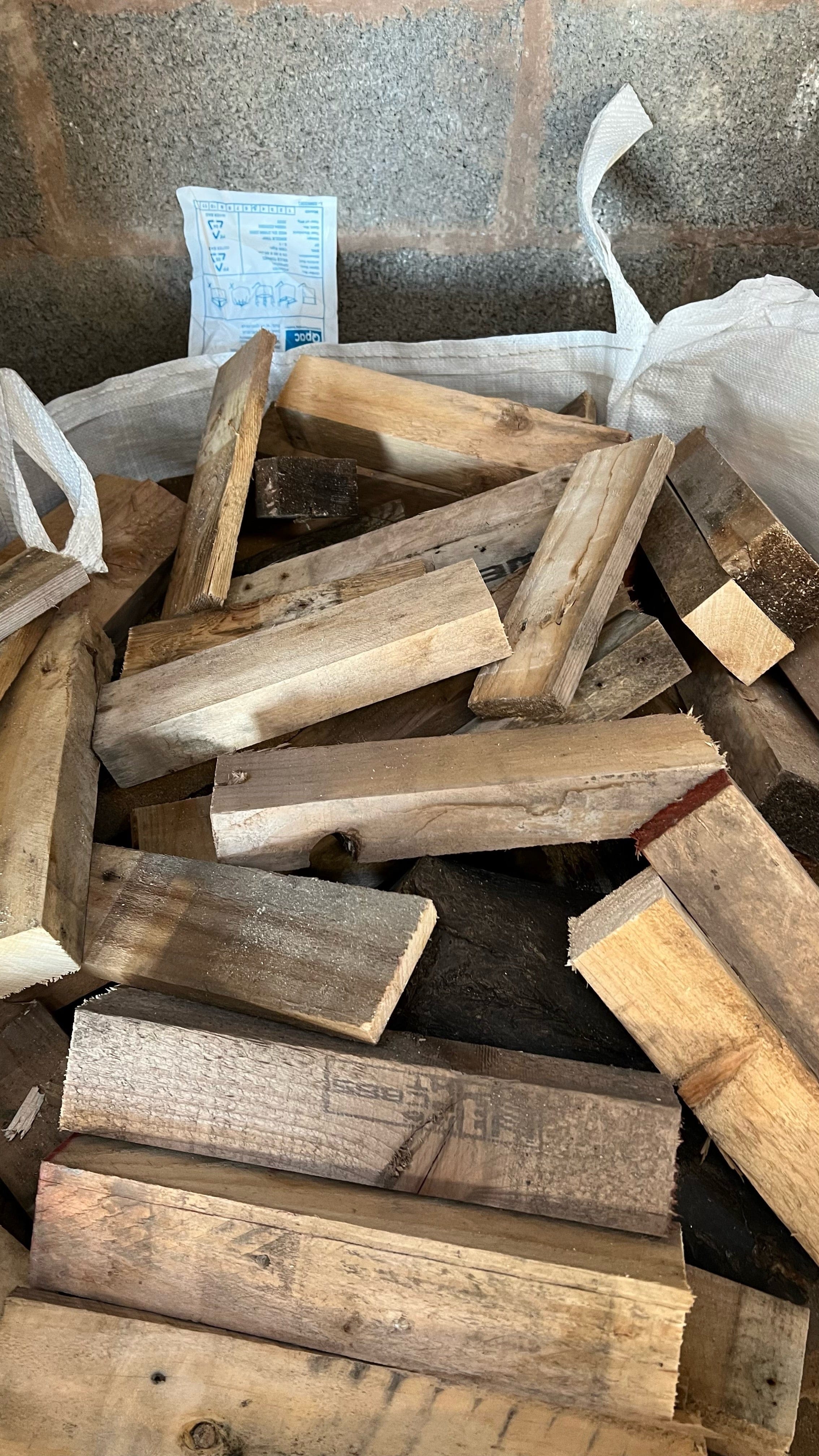Sawn pallet wood mixed logs - Image 3